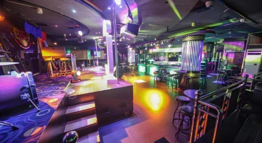 New Hollywood Hotel Pekanbaru Luaran gambar