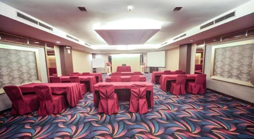 New Hollywood Hotel Pekanbaru Luaran gambar