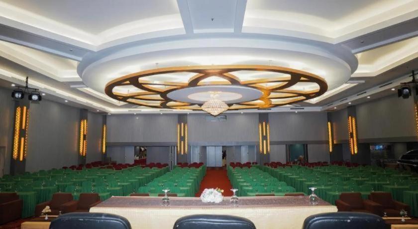New Hollywood Hotel Pekanbaru Luaran gambar