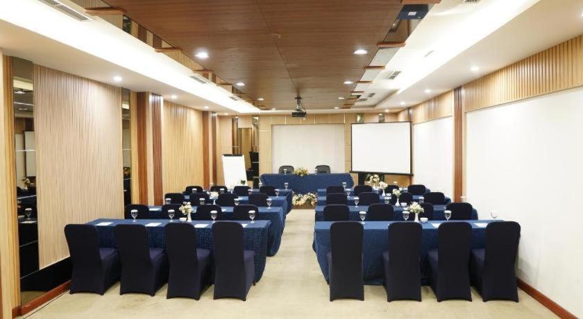 New Hollywood Hotel Pekanbaru Luaran gambar