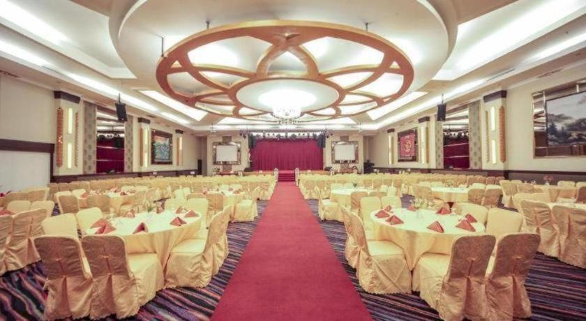 New Hollywood Hotel Pekanbaru Luaran gambar