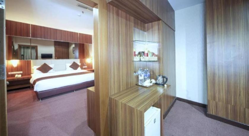 New Hollywood Hotel Pekanbaru Luaran gambar