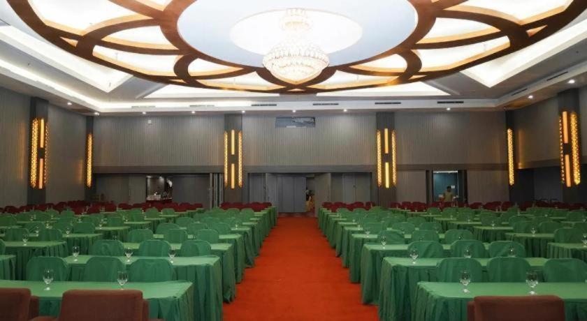 New Hollywood Hotel Pekanbaru Luaran gambar